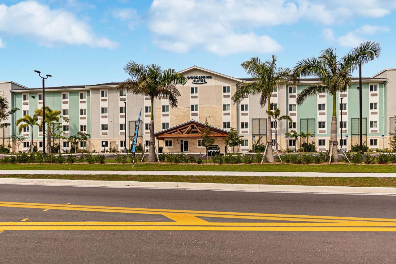 Woodspring Suites Naples Golden Gate Kültér fotó