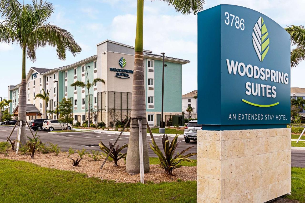 Woodspring Suites Naples Golden Gate Kültér fotó