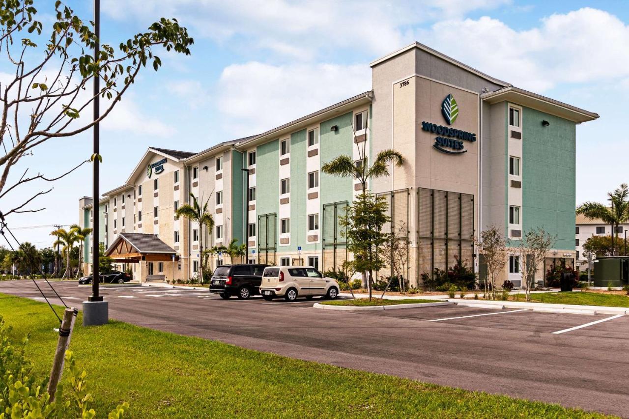 Woodspring Suites Naples Golden Gate Kültér fotó