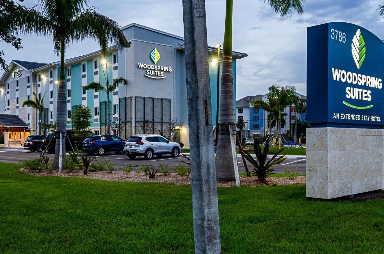 Woodspring Suites Naples Golden Gate Kültér fotó