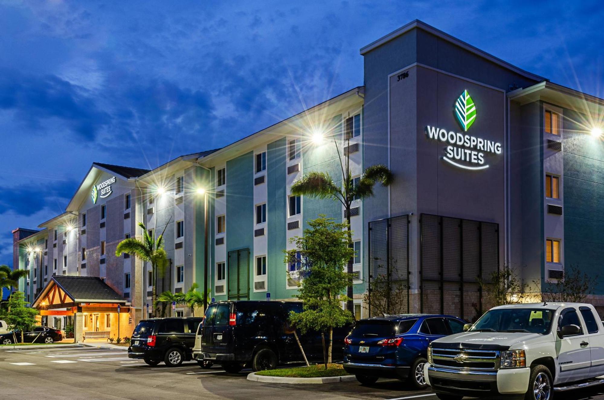 Woodspring Suites Naples Golden Gate Kültér fotó
